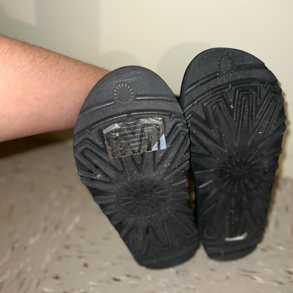 UGG Slippers - Picture 2 of 4